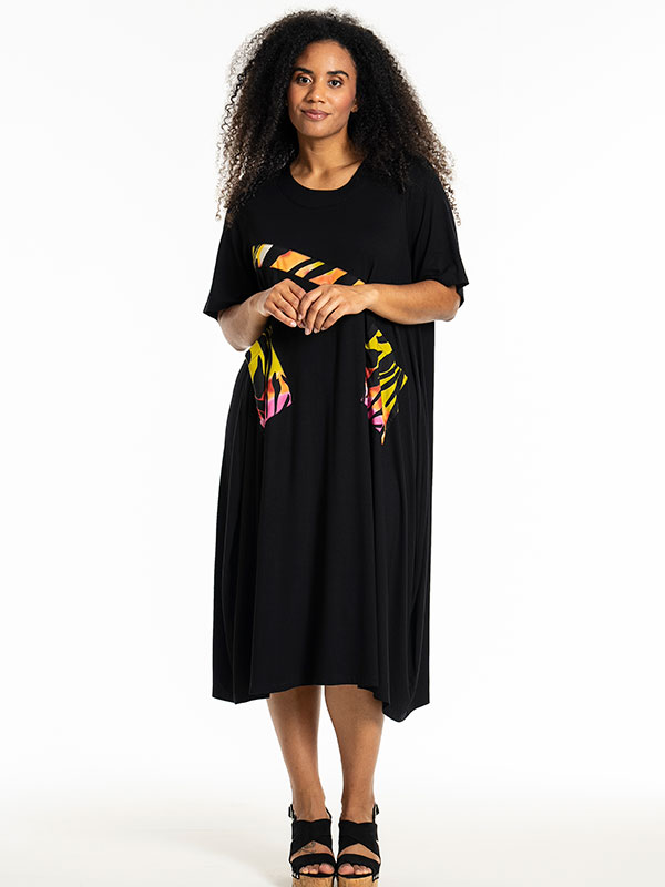 JOY - Plus Size Mekko fra Studio