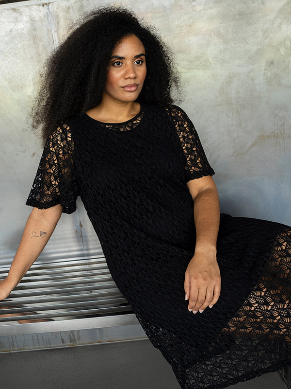 PERNILLE - Plus Size Mekko fra Studio
