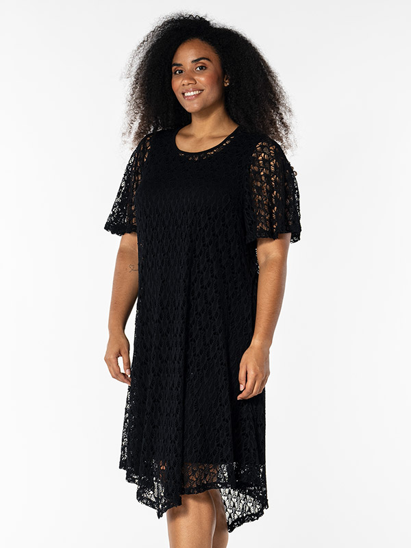 PERNILLE - Plus Size Mekko fra Studio
