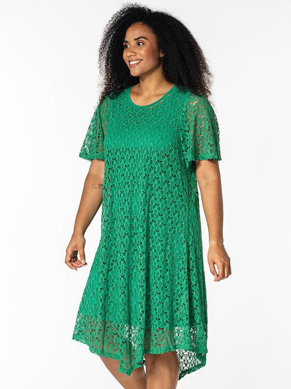 PERNILLE - Plus Size Mekko fra Studio