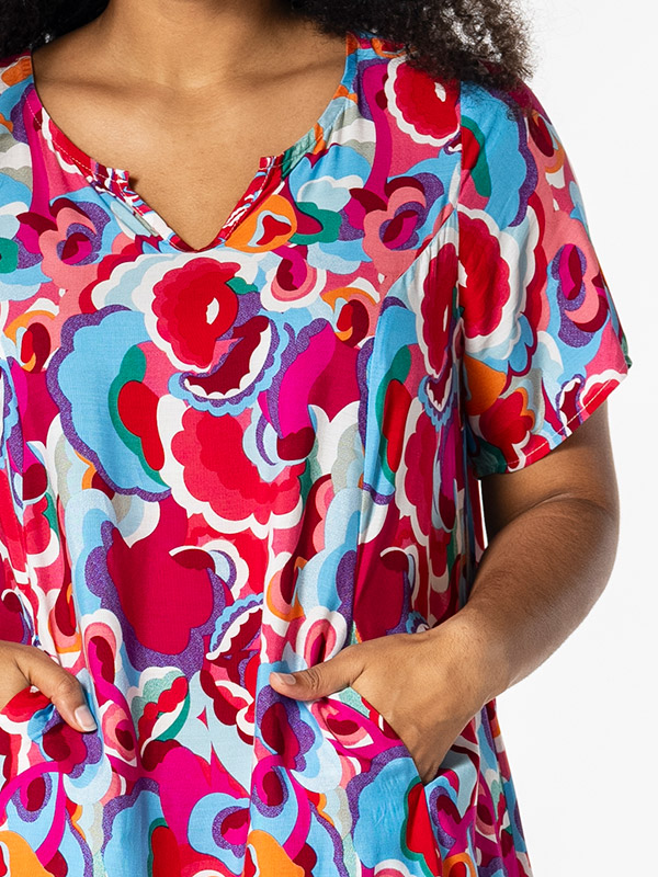 BIRGITTE - Plus Size Mekko fra Studio