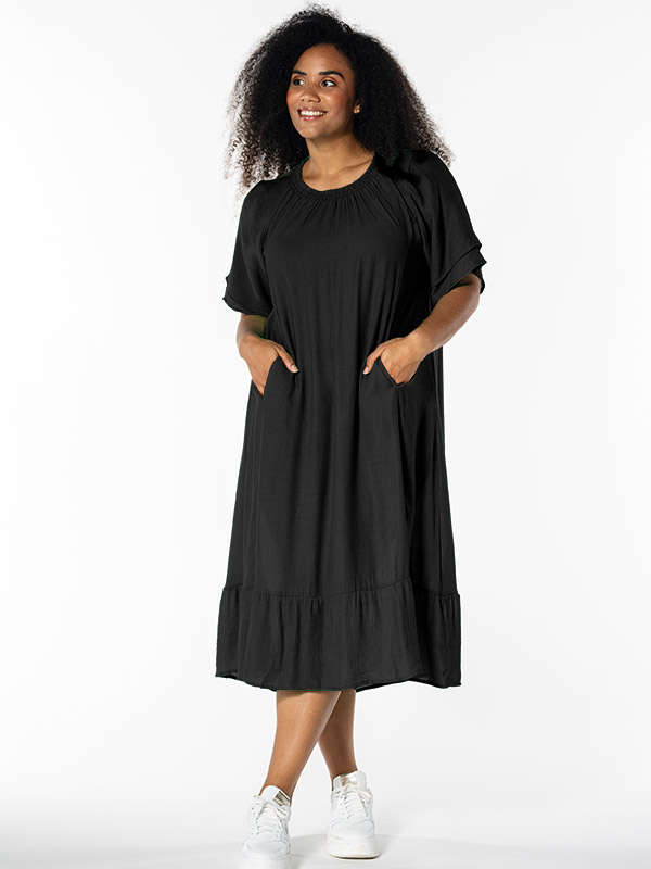 YELVA - Plus Size Mekko fra Studio