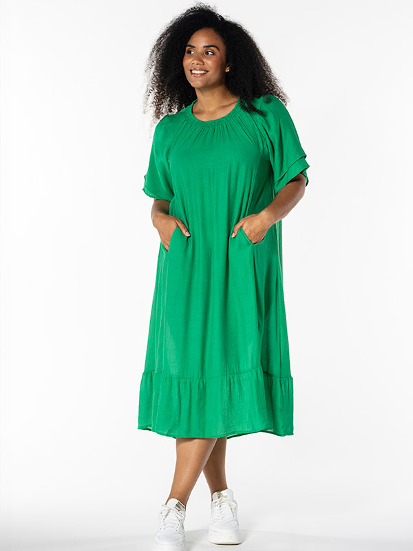 YELVA - Plus Size Mekko fra Studio