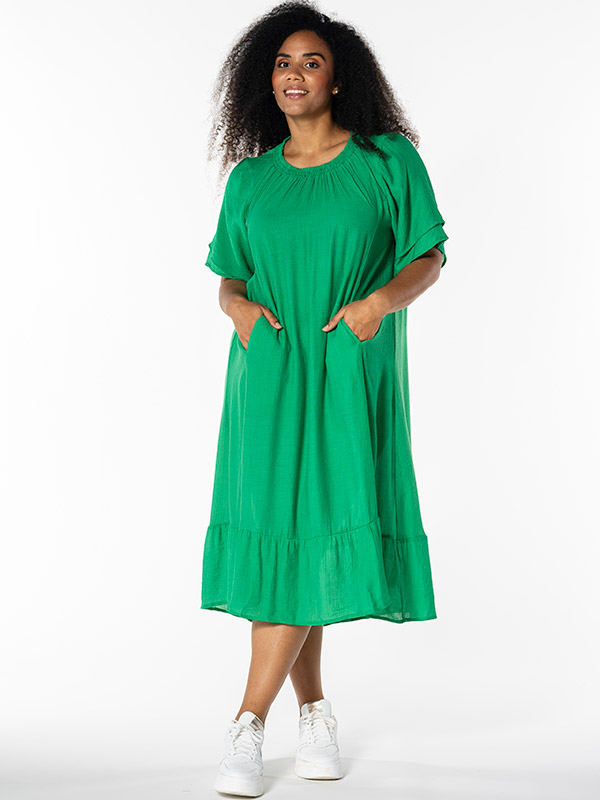 YELVA - Plus Size Mekko fra Studio