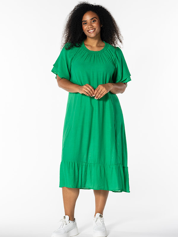 YELVA - Plus Size Mekko fra Studio