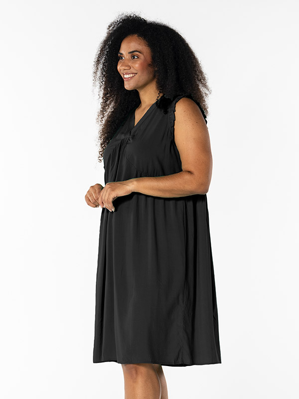 DUSINE - Plus Size Mekko fra Studio