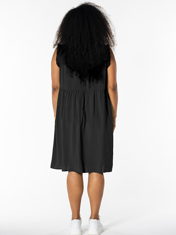 DUSINE - Plus Size Mekko fra Studio