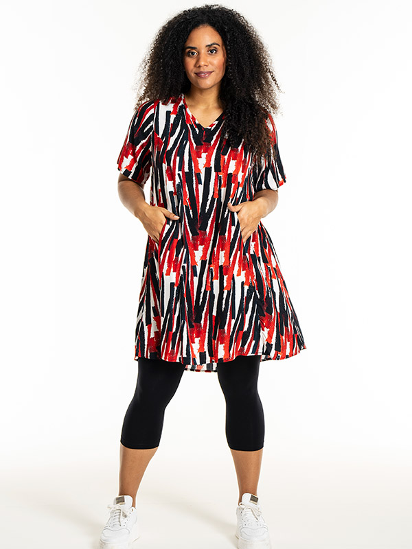 BIRGITTE - Plus Size Mekko fra Studio