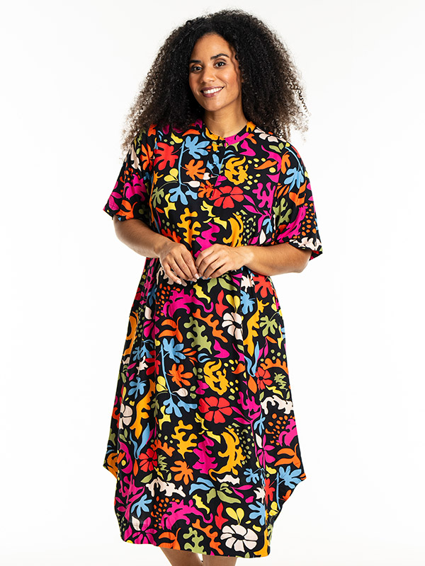 LANI - Plus Size Mekko fra Studio