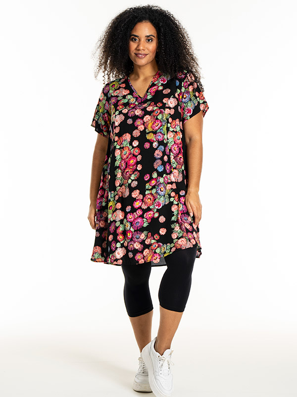 BIRGITTE - Plus Size Mekko fra Studio