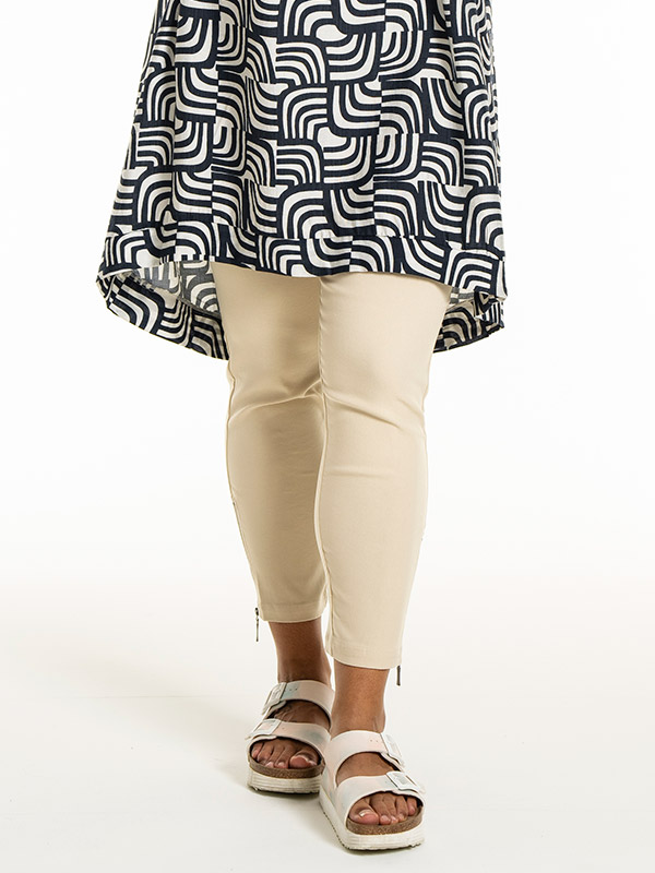 LENA - Plus Size Housut fra Studio