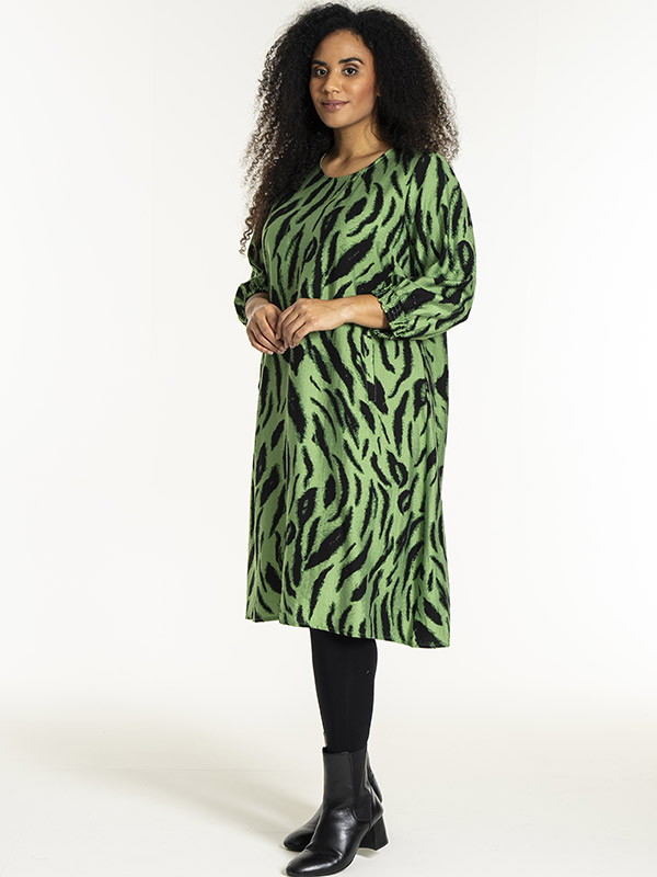 GUNNEL - Plus Size Mekko fra Studio