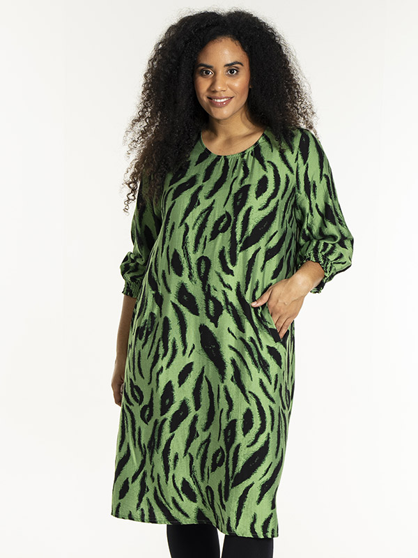 GUNNEL - Plus Size Mekko fra Studio