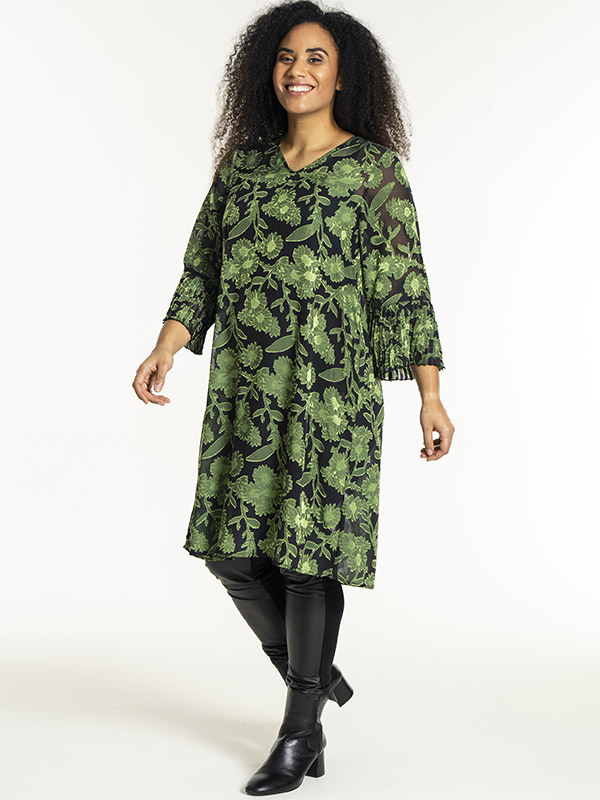 NATHALIE - Plus Size Mekko fra Studio