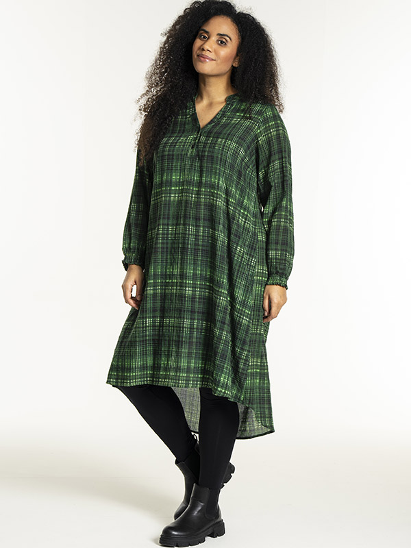 NOELIA - Plus Size Mekko fra Studio