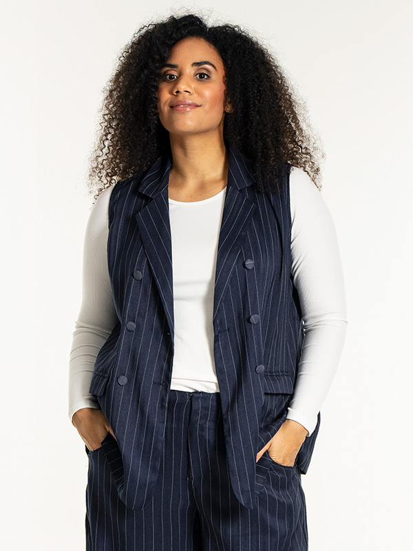 NAIA - Plus Size Liivi fra Studio