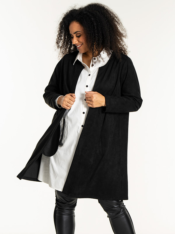 NEOMI - Plus Size Neuletakki fra Studio