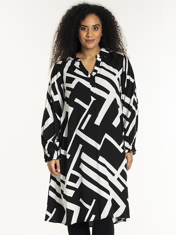 GUNDA - Plus Size Mekko fra Studio
