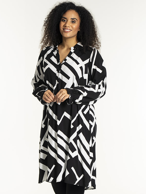 GUNDA - Plus Size Mekko fra Studio