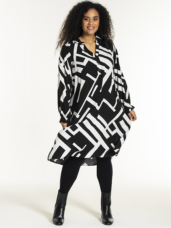GUNDA - Plus Size Mekko fra Studio