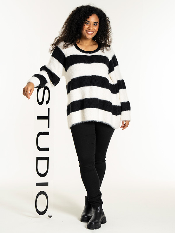 NORALISE - Plus Size Villapaita fra Studio