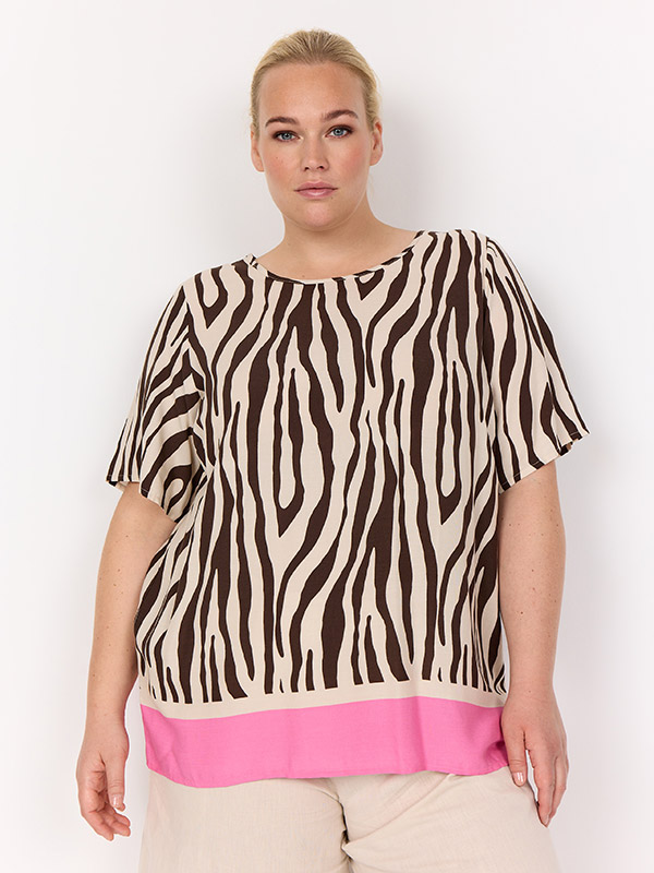 WA-MANDIE - Plus Size T-paita fra Wasabi Concept