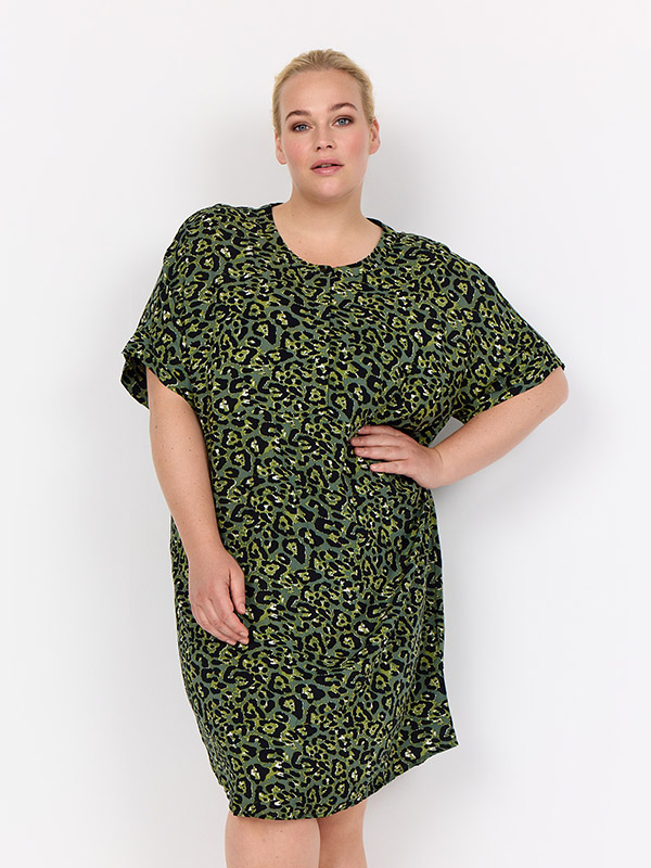 WA-MELINA - Plus Size Mekko fra Wasabi Concept