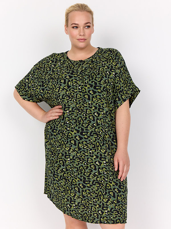 WA-MELINA - Plus Size Mekko fra Wasabi Concept