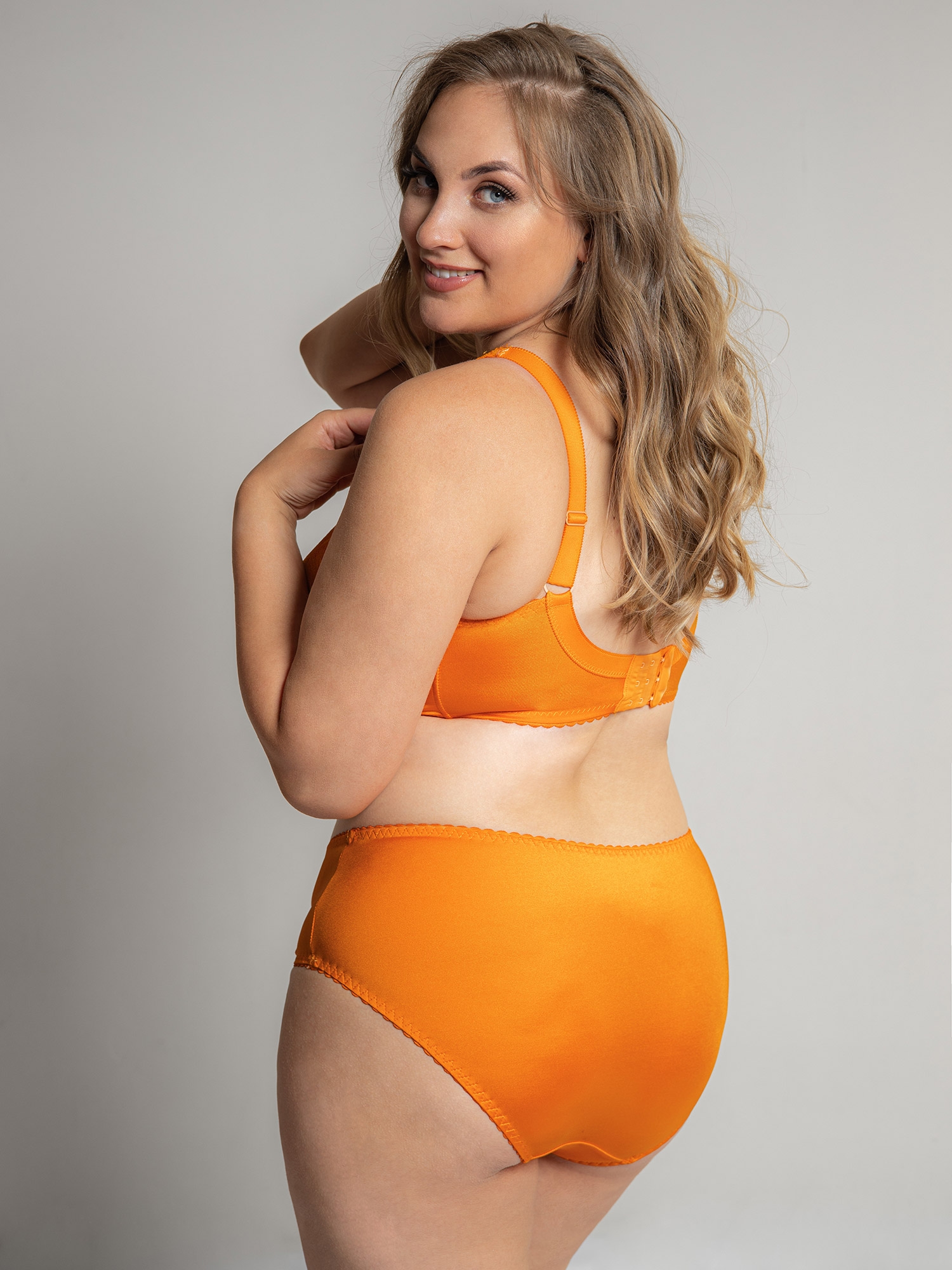 BEATE PLAIN - Plus Size Kaaret liivit fra Plaisir