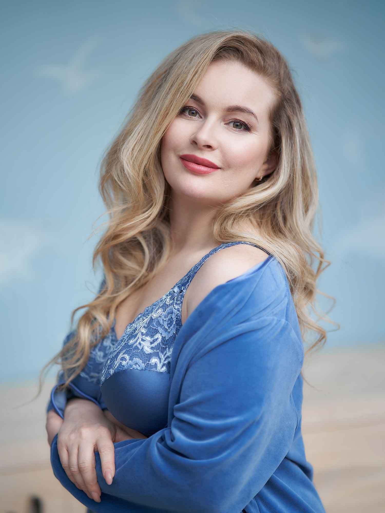 BEATE PLAIN - Plus Size Kaaret liivit fra Plaisir