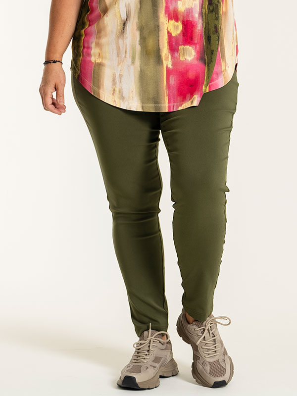 CLARA - Plus Size Housut fra Gozzip