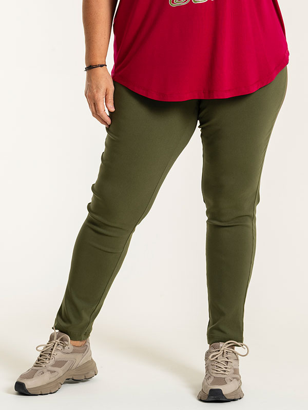 CLARA - Plus Size Housut fra Gozzip