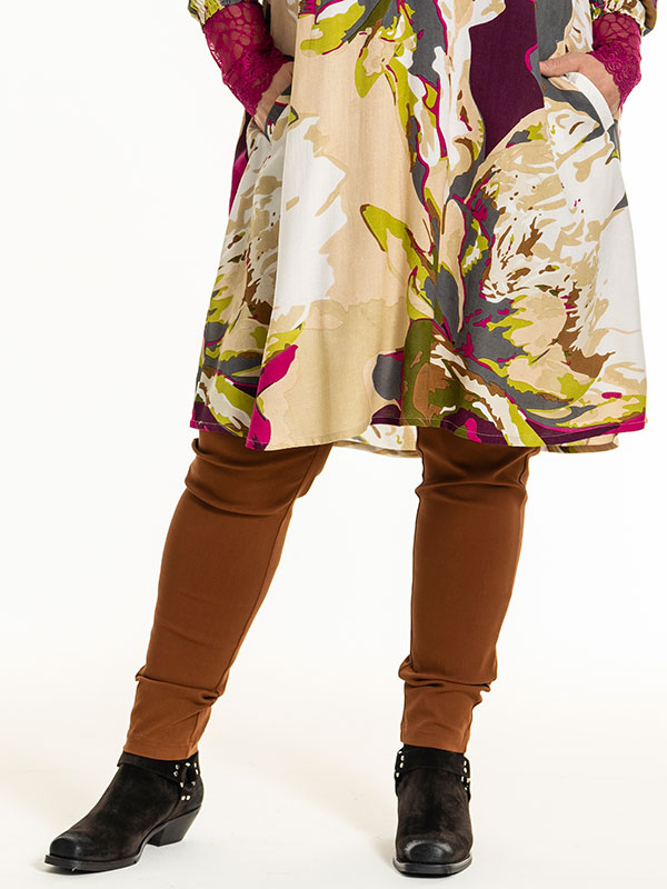 CLARA - Plus Size Housut fra Gozzip