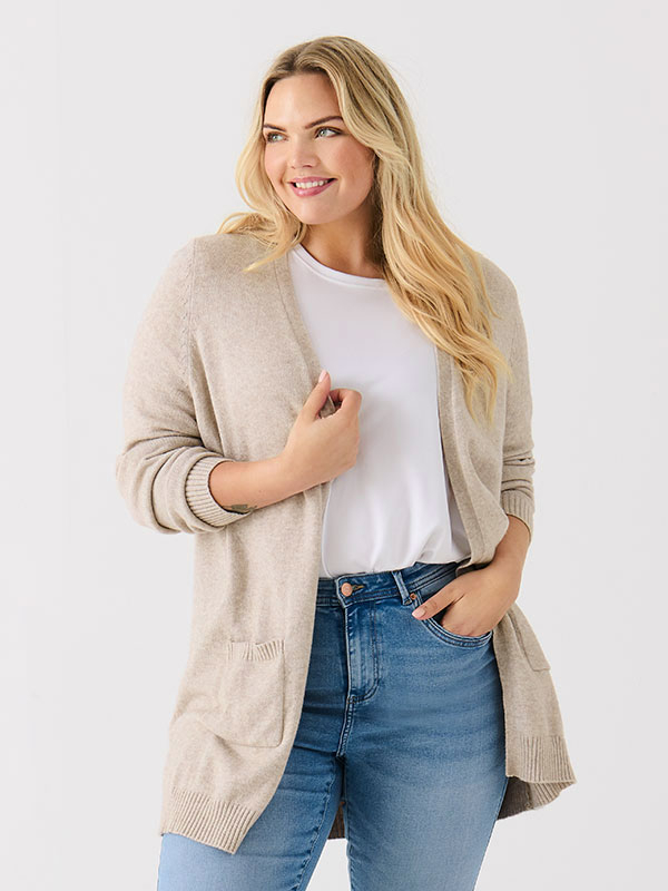 CARESLY - Plus Size Neuletakki fra Only Carmakoma
