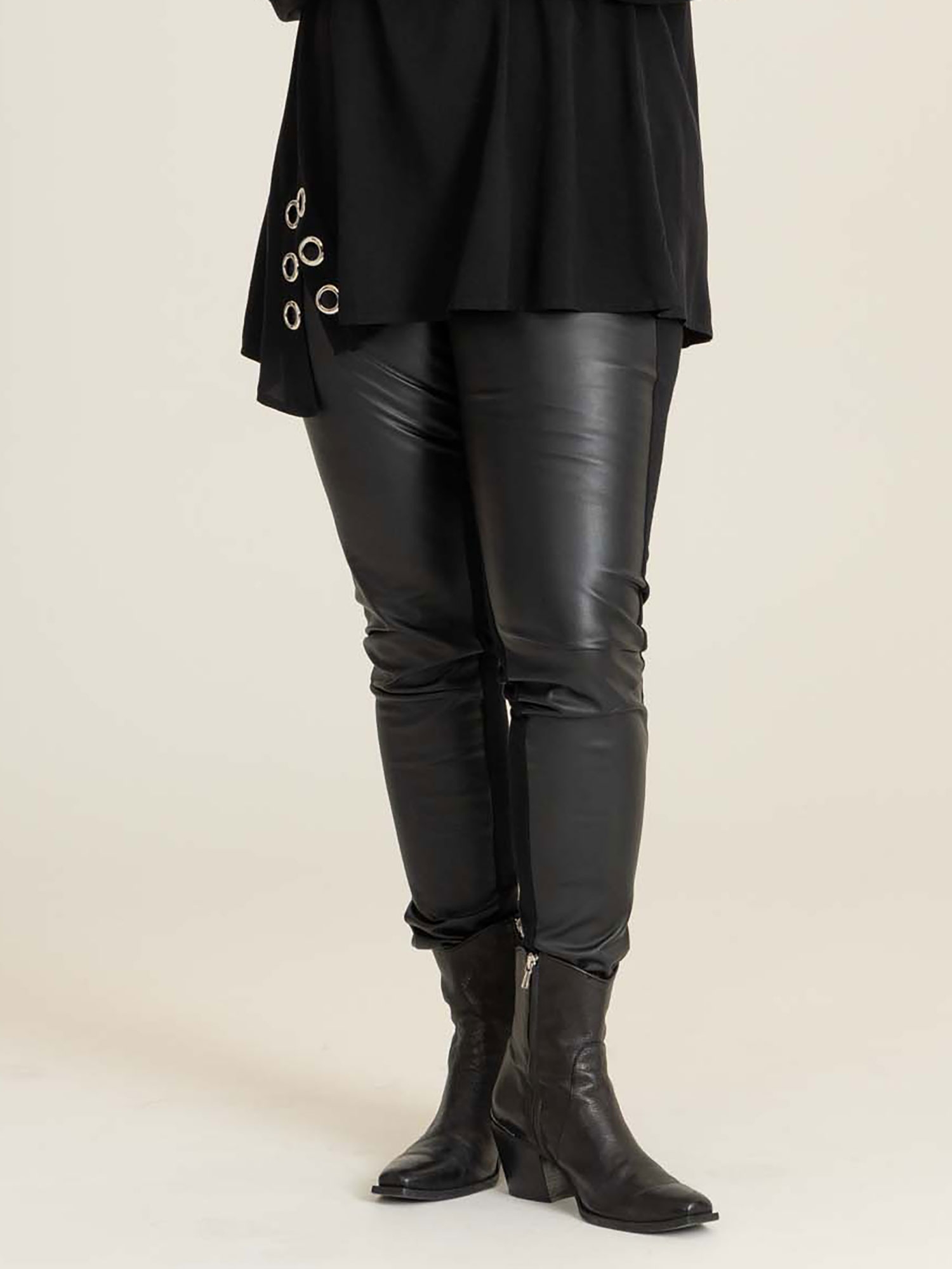 SARA  - Plus Size Housut fra Studio