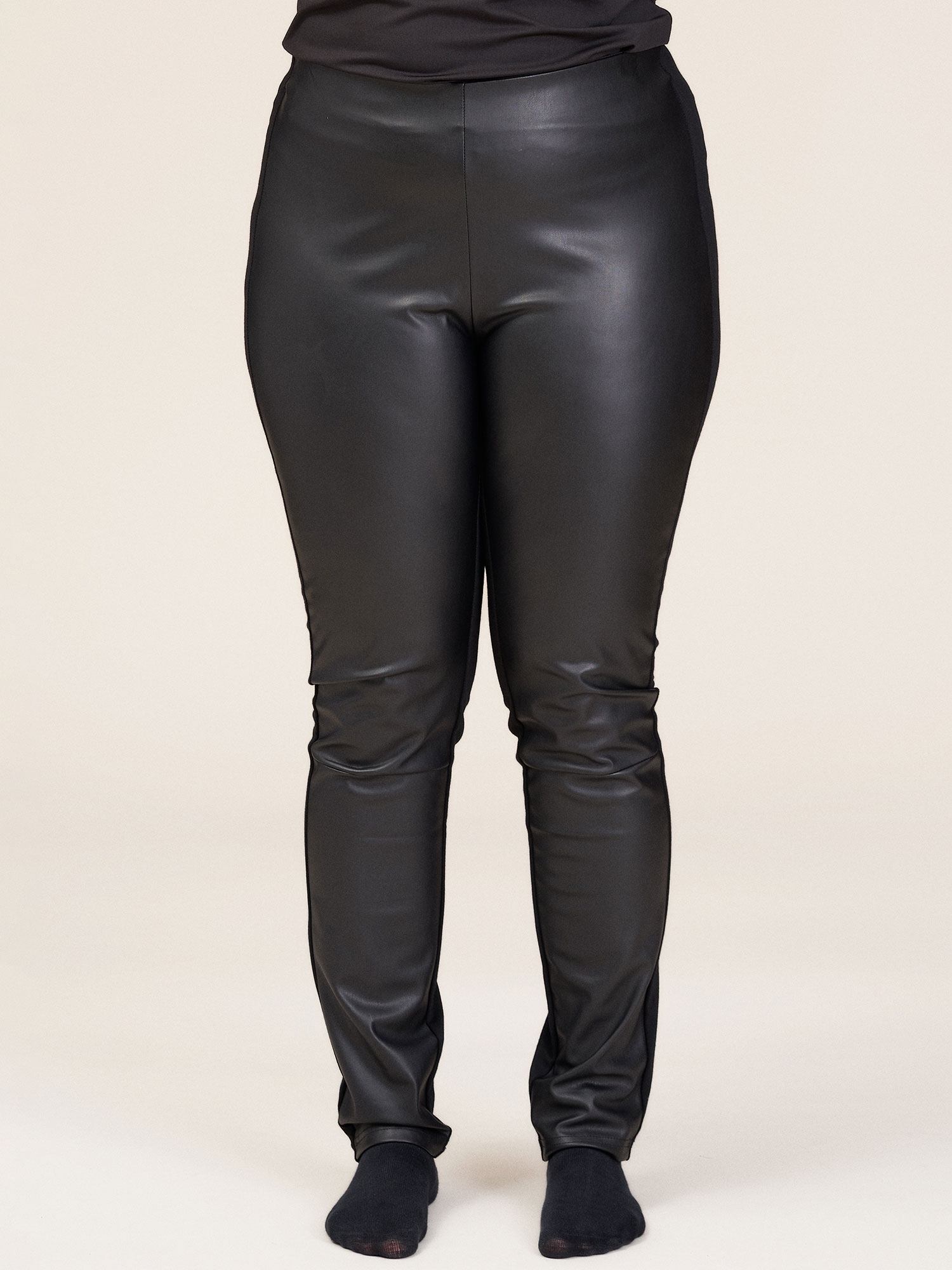 SARA  - Plus Size Housut fra Studio