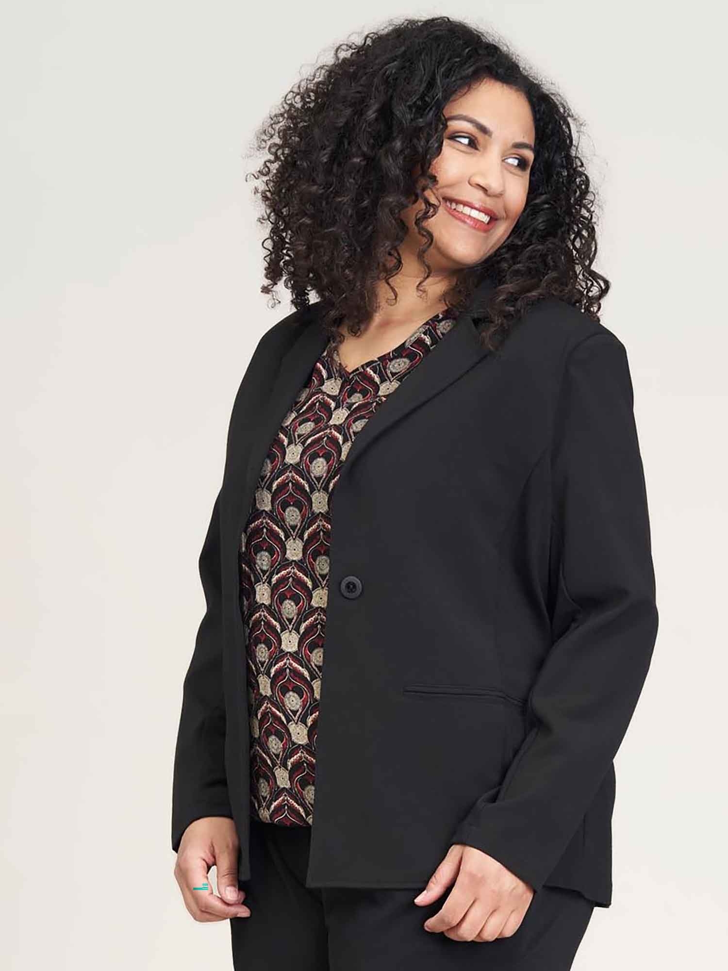 SALLY - Plus Size Puvuntakki fra Studio