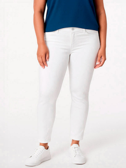 Studio 099722-White