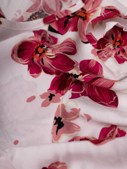 Studio S253844-Whitewithpinkflowers