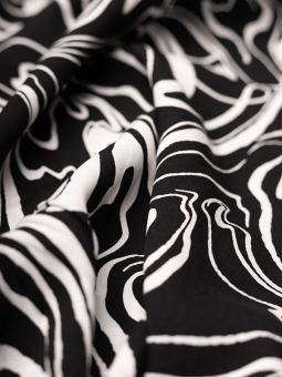 Studio S253855-BlackwithWithezebra