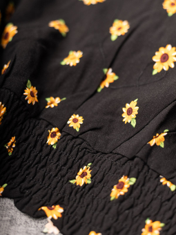 Studio S253858-Blackwithsunflower